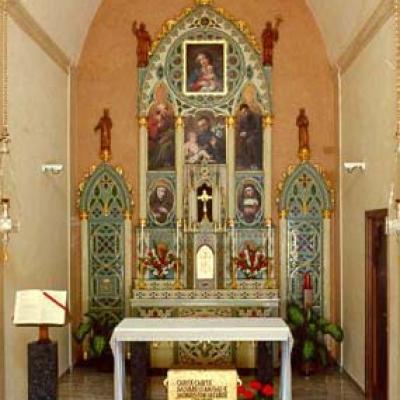 Altare ligneo della chiesetta dedicata a san Gaetano Thiene e a San Luigi Scrosoppi Casa Madre - UDINE