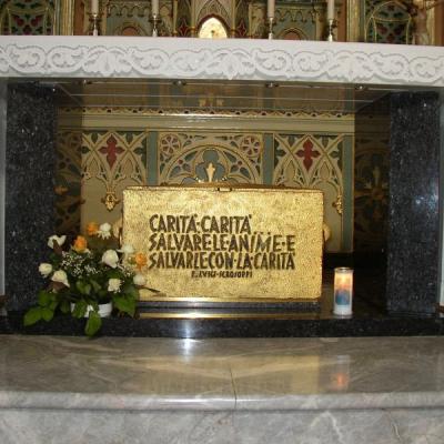 Urna contente le spoglie mortali di San Luigi Scrosoppi, situata all'interno della chiesetta della Casa Madre di UDINE